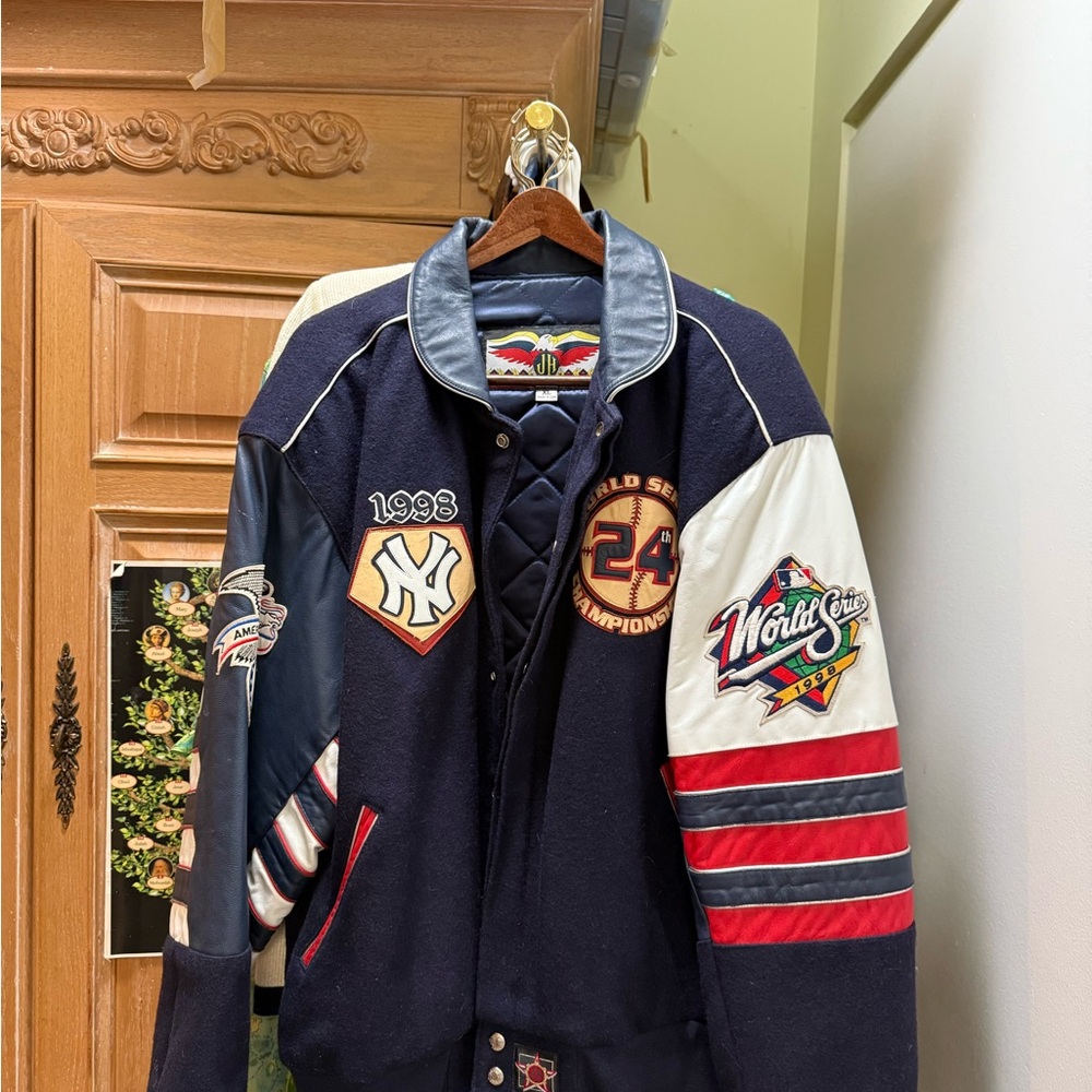 New York Yankees Navy Varsity Jacket - Picture 2 of 3